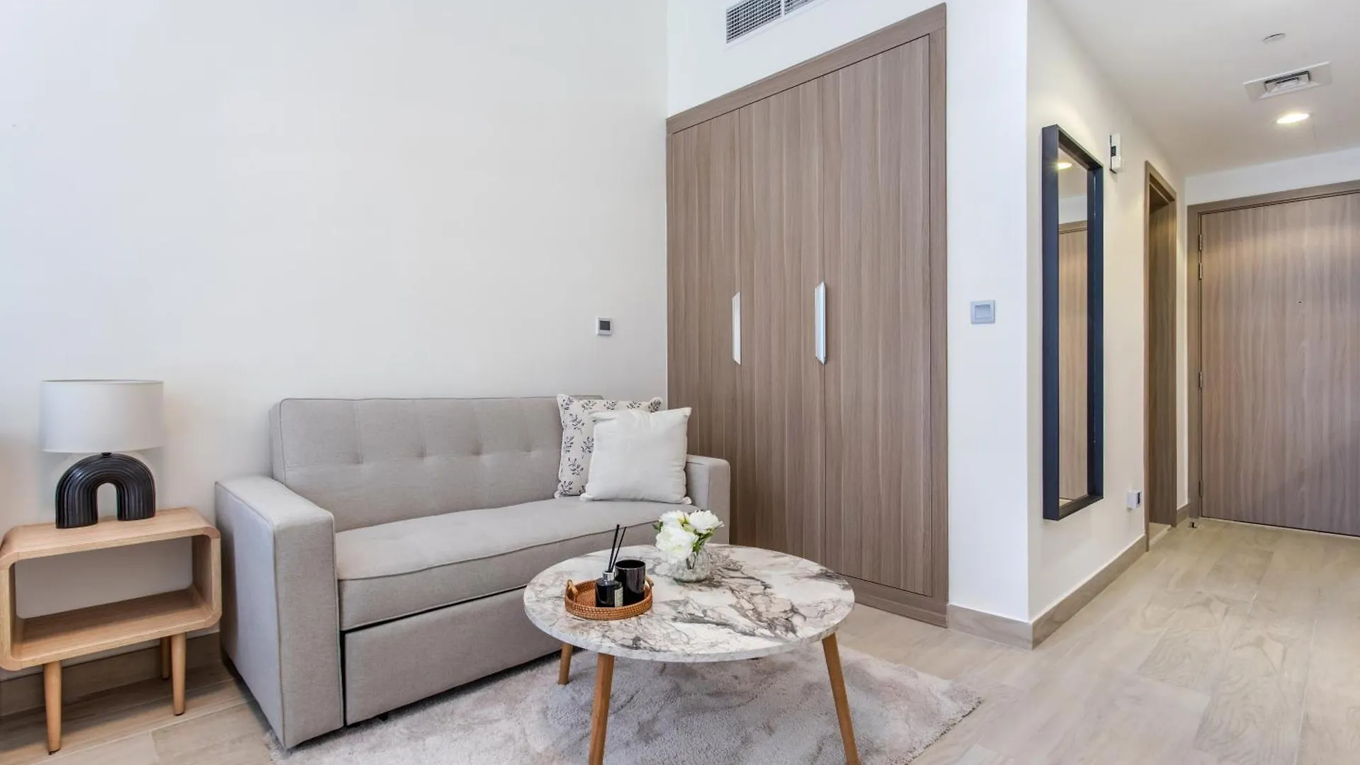 Cozy Studio Getaway In Azizi 17! Sleep 3 Adults Dubai Appartement