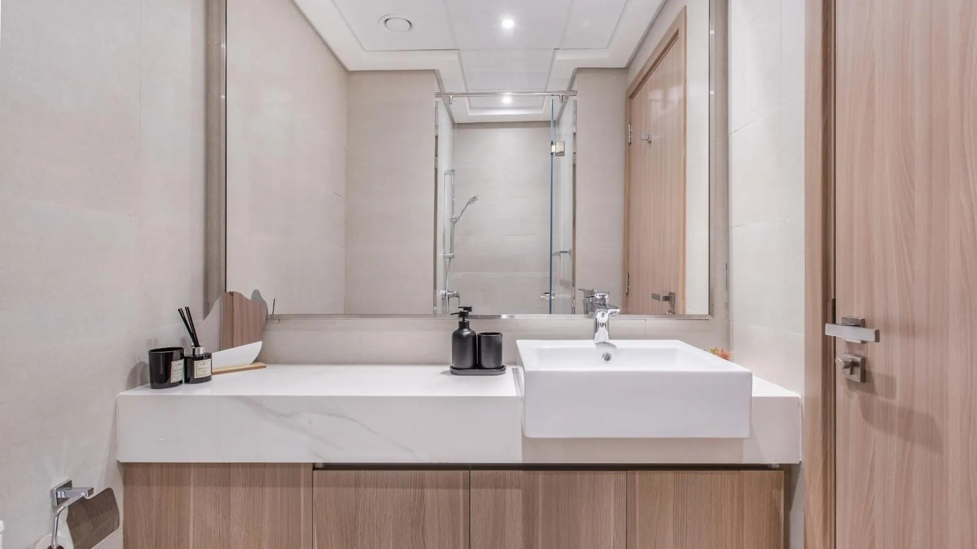 Appartement Cozy Studio Getaway In Azizi 17! Sleep 3 Adults Dubai