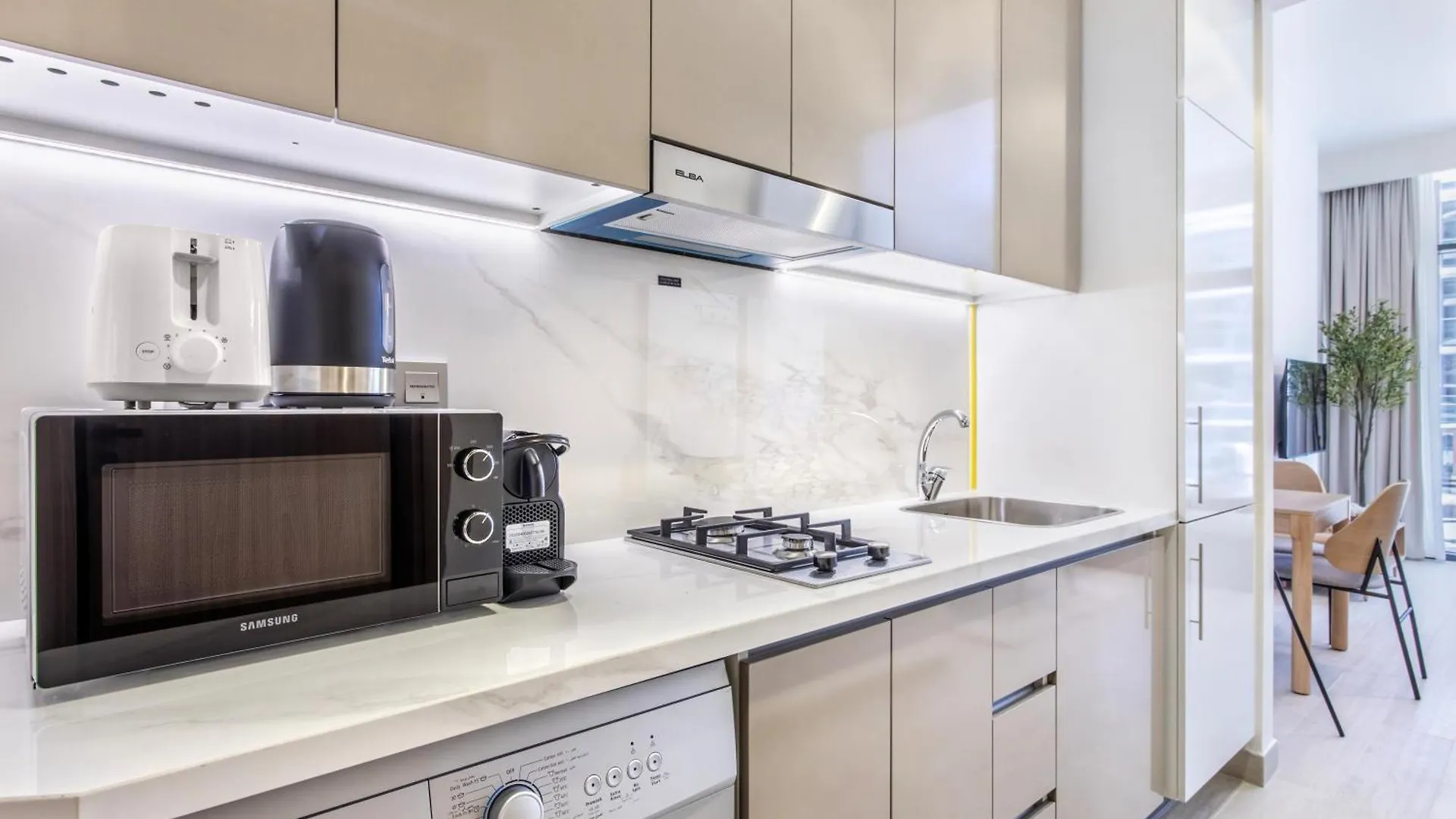 Appartement Cozy Studio Getaway In Azizi 17! Sleep 3 Adults Dubai