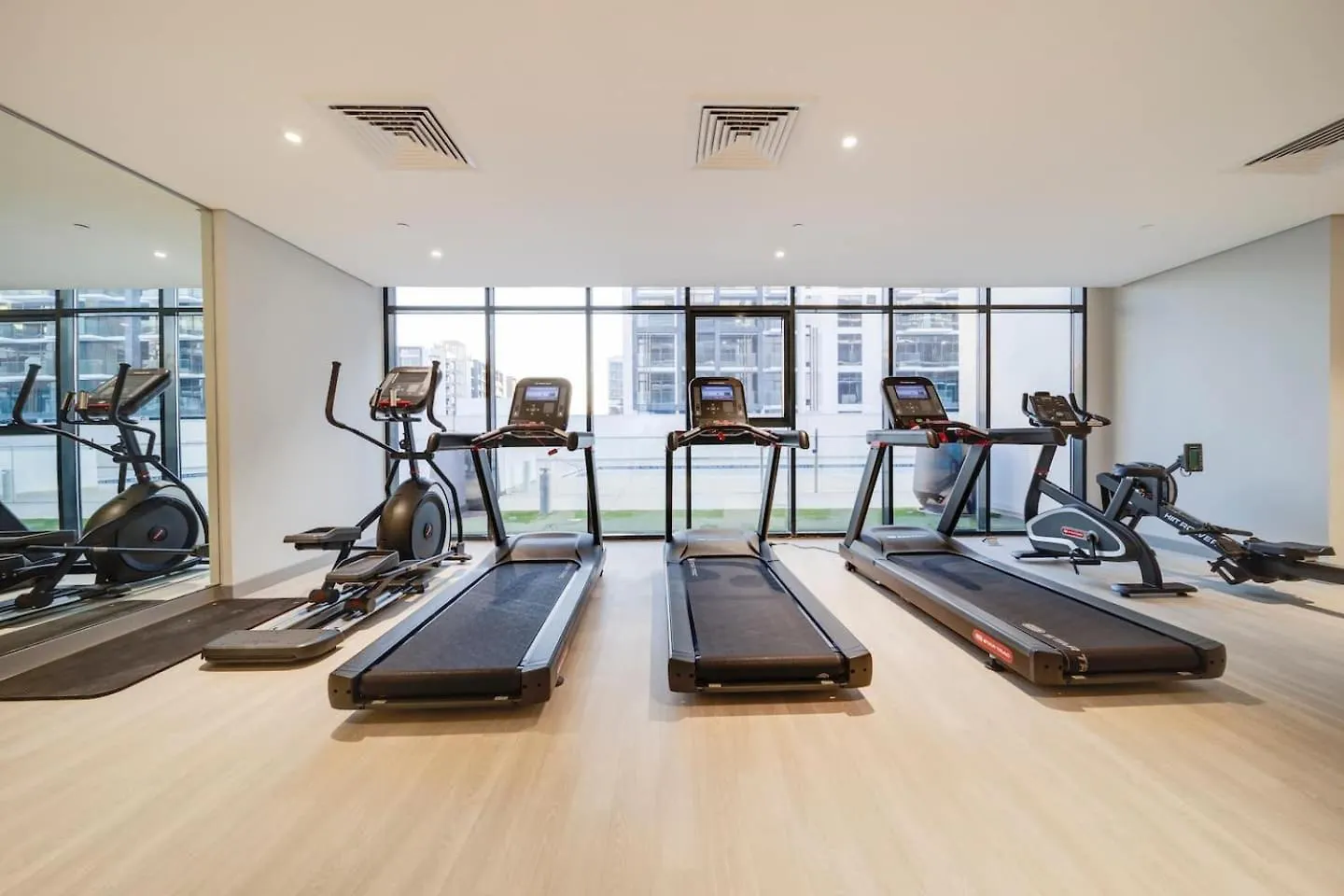 Cozy Studio Getaway In Azizi 17! Sleep 3 Adults Dubai Appartement